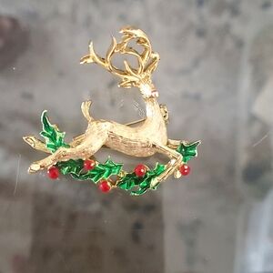 Christmas Reindeer Pin Gerrys Goldtone Holly Berry Brooch
